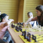 01.08.2022. Kielce. Park Miejski. Wakacyjna Szkoła Szachowa Radia Kielce / Fot. Wiktor Taszłow - Radio Kielce