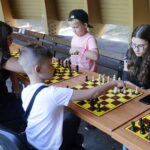 01.08.2022. Kielce. Park Miejski. Wakacyjna Szkoła Szachowa Radia Kielce / Fot. Wiktor Taszłow - Radio Kielce