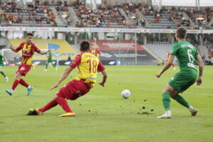 01.08.2022. Kielce. PKO BP Ekstraklasa - 3 kolejka. Mecz: Korona Kielce – Śląsk Wrocław. Na zdjęciu (z lewej): Bartosz Śpiączka / Fot. Wiktor Taszłow – Radio Kielce