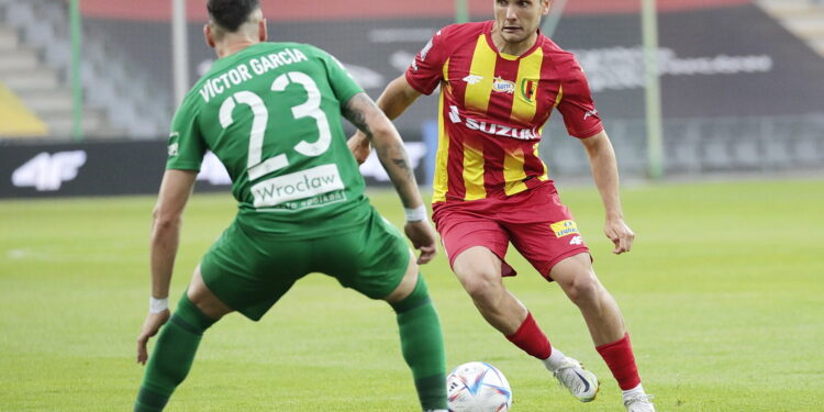 01.08.2022. Kielce. PKO BP Ekstraklasa - 3 kolejka. Mecz: Korona Kielce – Śląsk Wrocław. Na zdjęciu (z piłką): Dalibor Takac / Fot. Wiktor Taszłow – Radio Kielce