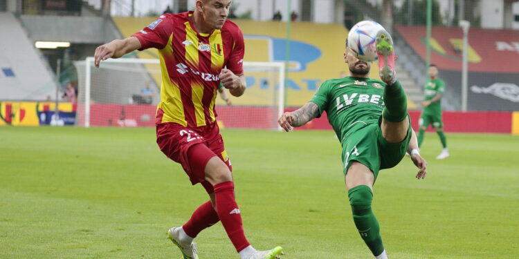 01.08.2022. Kielce. PKO BP Ekstraklasa - 3 kolejka. Mecz: Korona Kielce – Śląsk Wrocław. Na zdjęciu (z lewej): Adrian Danek / Fot. Wiktor Taszłow – Radio Kielce