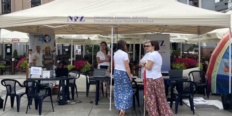 06.08.2022. Kielce. Rynek. VI Rajd „Onko-Tour, czyli rowerem po zdrowie” i piknik profilaktyczny / Fot. Paulina Michta - Radio Kielce