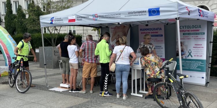 06.08.2022. Kielce. Rynek. VI Rajd „Onko-Tour, czyli rowerem po zdrowie” i piknik profilaktyczny / Fot. Paulina Michta - Radio Kielce