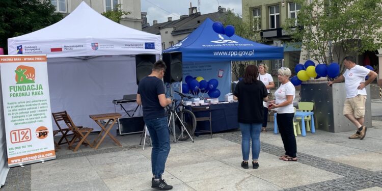 06.08.2022. Kielce. Rynek. VI Rajd „Onko-Tour, czyli rowerem po zdrowie” i piknik profilaktyczny / Fot. Paulina Michta - Radio Kielce