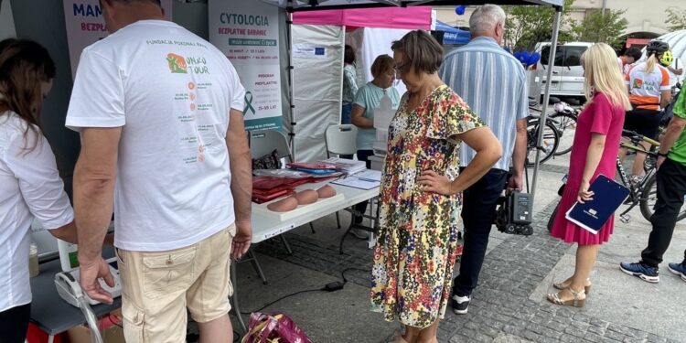 06.08.2022. Kielce. Rynek. VI Rajd „Onko-Tour, czyli rowerem po zdrowie” i piknik profilaktyczny / Fot. Paulina Michta - Radio Kielce