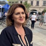 06.08.2022. Kielce. Rynek. VI Rajd „Onko-Tour, czyli rowerem po zdrowie” i piknik profilaktyczny. Na zdjęciu: Małgorzata Kiebzak - dyrektor świętokrzyskiego oddziału NFZ w Kielcach / Fot. Paulina Michta - Radio Kielce