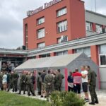 06.08.2022. Kielce. Żołnierze z 10. Świętokrzyskiej Brygady Obrony Terytorialnej oddali krew / Fot. Paulina Michta - Radio Kielce