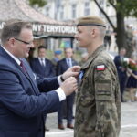 12.08.2022 Kielce. 57. Marsz Szlakiem Pierwszej Kompanii Kadrowej. Na zdjęciu szef Urzędu do Spraw Kombatantów i Osób Represjonowanych Jan Józef Kasprzyk i Patryk Krawczyński / Fot. Jarosław Kubalski - Radio Kielce