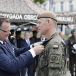 12.08.2022 Kielce. 57. Marsz Szlakiem Pierwszej Kompanii Kadrowej. Na zdjęciu szef Urzędu do Spraw Kombatantów i Osób Represjonowanych Jan Józef Kasprzyk i Maciej Wechman / Fot. Jarosław Kubalski - Radio Kielce