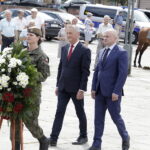 12.08.2022 Kielce. 57. Marsz Szlakiem Pierwszej Kompanii Kadrowej. Na zdjęciu wojewoda Zbigniew Koniusz i wicewojewoda Rafał Nowak / Fot. Jarosław Kubalski - Radio Kielce