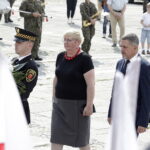 12.08.2022 Kielce. 57. Marsz Szlakiem Pierwszej Kompanii Kadrowej. Na zdjęciu wiceprezydent Kielc Bożena Szczypiór i przewodniczący rady miasta Jarosław Karyś / Fot. Jarosław Kubalski - Radio Kielce