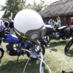 14.08.2022 Tokarnia. Park etnograficzny. Zlot samochodów i motocykli zabytkowych. Motopiknik / Fot. Jarosław Kubalski - Radio Kielce