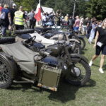 14.08.2022 Tokarnia. Park etnograficzny. Zlot samochodów i motocykli zabytkowych. Motopiknik / Fot. Jarosław Kubalski - Radio Kielce
