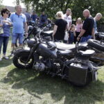 14.08.2022 Tokarnia. Park etnograficzny. Zlot samochodów i motocykli zabytkowych. Motopiknik / Fot. Jarosław Kubalski - Radio Kielce