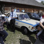 14.08.2022 Tokarnia. Park etnograficzny. Zlot samochodów i motocykli zabytkowych. Motopiknik / Fot. Jarosław Kubalski - Radio Kielce