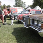 14.08.2022 Tokarnia. Park etnograficzny. Zlot samochodów i motocykli zabytkowych. Motopiknik / Fot. Jarosław Kubalski - Radio Kielce