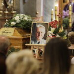 25.08.2022 Kielce. Katedra. Pogrzeb Alojzego Obornego, wieloletniego dyrektora Muzeum Narodowego w Kielcach / Fot. Jarosław Kubalski - Radio Kielce