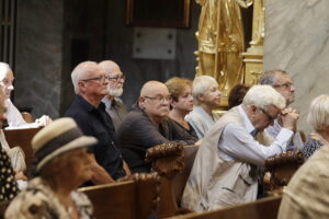 25.08.2022 Kielce. Katedra. Pogrzeb Alojzego Obornego, wieloletniego dyrektora Muzeum Narodowego w Kielcach / Fot. Jarosław Kubalski - Radio Kielce