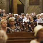 25.08.2022 Kielce. Katedra. Pogrzeb Alojzego Obornego, wieloletniego dyrektora Muzeum Narodowego w Kielcach / Fot. Jarosław Kubalski - Radio Kielce