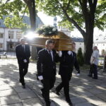 25.08.2022 Kielce. Katedra. Pogrzeb Alojzego Obornego, wieloletniego dyrektora Muzeum Narodowego w Kielcach / Fot. Jarosław Kubalski - Radio Kielce