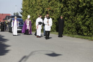 25.08.2022 Kielce. Katedra. Pogrzeb Alojzego Obornego, wieloletniego dyrektora Muzeum Narodowego w Kielcach / Fot. Jarosław Kubalski - Radio Kielce