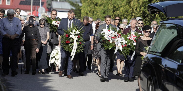 25.08.2022 Kielce. Katedra. Pogrzeb Alojzego Obornego, wieloletniego dyrektora Muzeum Narodowego w Kielcach / Fot. Jarosław Kubalski - Radio Kielce