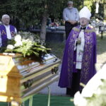 25.08.2022 Kielce. Katedra. Pogrzeb Alojzego Obornego, wieloletniego dyrektora Muzeum Narodowego w Kielcach / Fot. Jarosław Kubalski - Radio Kielce