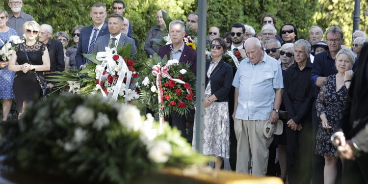 25.08.2022 Kielce. Katedra. Pogrzeb Alojzego Obornego, wieloletniego dyrektora Muzeum Narodowego w Kielcach / Fot. Jarosław Kubalski - Radio Kielce