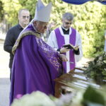 25.08.2022 Kielce. Katedra. Pogrzeb Alojzego Obornego, wieloletniego dyrektora Muzeum Narodowego w Kielcach / Fot. Jarosław Kubalski - Radio Kielce