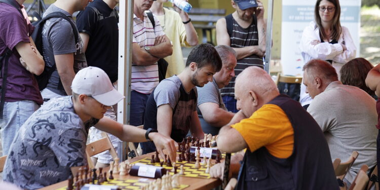 27.08.2022. Kielce. Park Miejski. Finał Wakacyjnej Szkoły Szachowej Polskiego Radia Kielce / Fot. Jarosław Kubalski - Radio Kielce