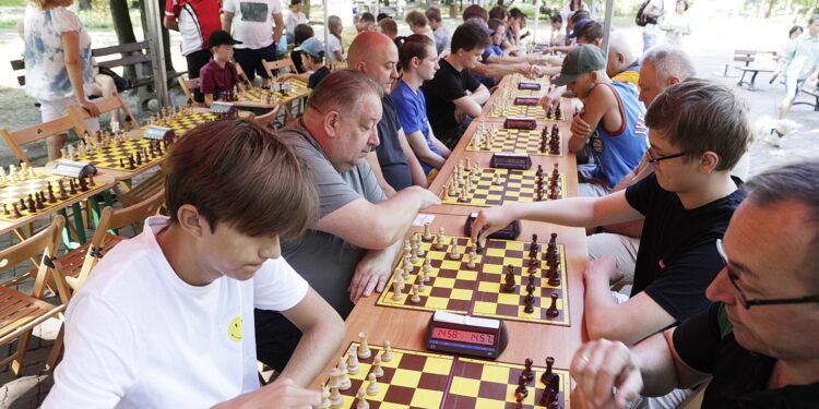 27.08.2022. Kielce. Park Miejski. Finał Wakacyjnej Szkoły Szachowej Polskiego Radia Kielce / Fot. Jarosław Kubalski - Radio Kielce