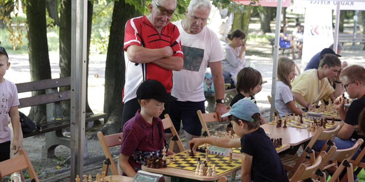 27.08.2022. Kielce. Park Miejski. Finał Wakacyjnej Szkoły Szachowej Polskiego Radia Kielce / Fot. Jarosław Kubalski - Radio Kielce