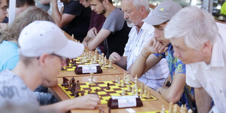 27.08.2022. Kielce. Park Miejski. Finał Wakacyjnej Szkoły Szachowej Polskiego Radia Kielce / Fot. Jarosław Kubalski - Radio Kielce