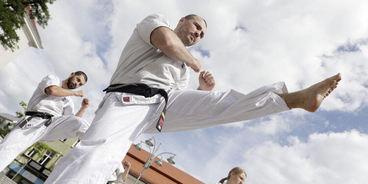 08.08.2022 Kielce. Pokaz karate w wykonaniu m.in. reprezentantów Ukrainy / Fot. Jarosław Kubalski - Radio Kielce