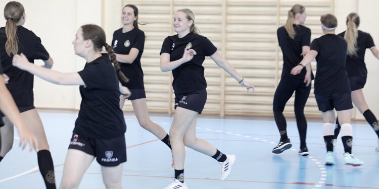 08.08.2022 Kielce. Trening piłkarek ręcznych Korona Handball Kielce / Fot. Jarosław Kubalski - Radio Kielce