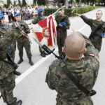 Grupa elewów stała się prawdziwymi żołnierzami - Radio Kielce 12.08.2022. Kielce. Przysięga wojskowa / Fot. Jarosław Kubalski - Radio Kielce