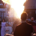 12.08.2022. Nowa Słupa. Dymarki. Pochód z pochodniami / Fot. Jarosław Kubalski - Radio Kielce