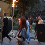 12.08.2022. Nowa Słupa. Dymarki. Pochód z pochodniami / Fot. Jarosław Kubalski - Radio Kielce