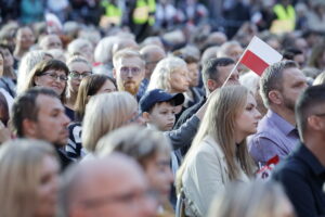 Setki osób na koncercie „Polska dziękuje. W Imię Wolności” - Radio Kielce