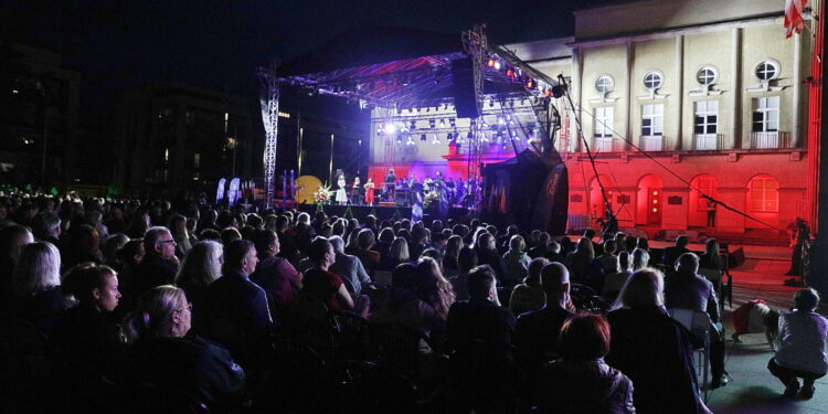 13.08.2022 Kielce. Koncert przed WDK pt. "Polska dziękuje. W Imię Wolności" / Fot. Jarosław Kubalski - Radio Kielce