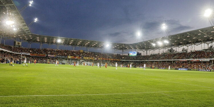 15.08.2022 Kielce. 5. kolejka PKO BP Ekstraklasy: Korona Kielce - Warta Poznań / Fot. Jarosław Kubalski - Radio Kielce