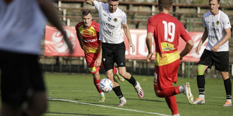 17.08.2022 Kielce. Piłka nożna III liga. Mecz Korona II Kielce - KSZO Ostrowiec / Fot. Jarosław Kubalski - Radio Kielce