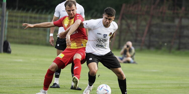 17.08.2022 Kielce. Piłka nożna III liga. Mecz Korona II Kielce - KSZO Ostrowiec / Fot. Jarosław Kubalski - Radio Kielce