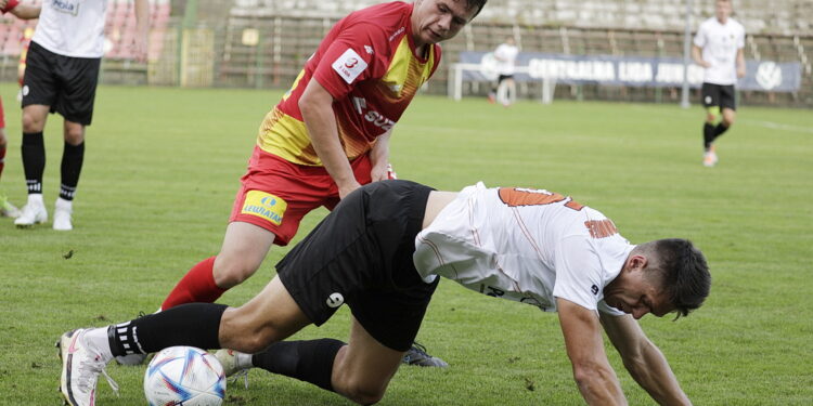 17.08.2022 Kielce. Piłka nożna III liga. Mecz Korona II Kielce - KSZO Ostrowiec / Fot. Jarosław Kubalski - Radio Kielce