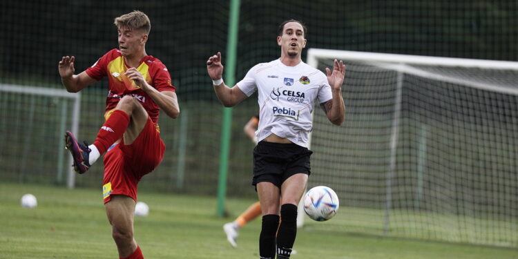 17.08.2022 Kielce. Piłka nożna III liga. Mecz Korona II Kielce - KSZO Ostrowiec / Fot. Jarosław Kubalski - Radio Kielce