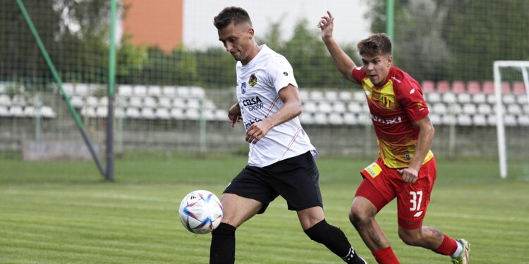 17.08.2022 Kielce. Piłka nożna III liga. Mecz Korona II Kielce - KSZO Ostrowiec / Fot. Jarosław Kubalski - Radio Kielce