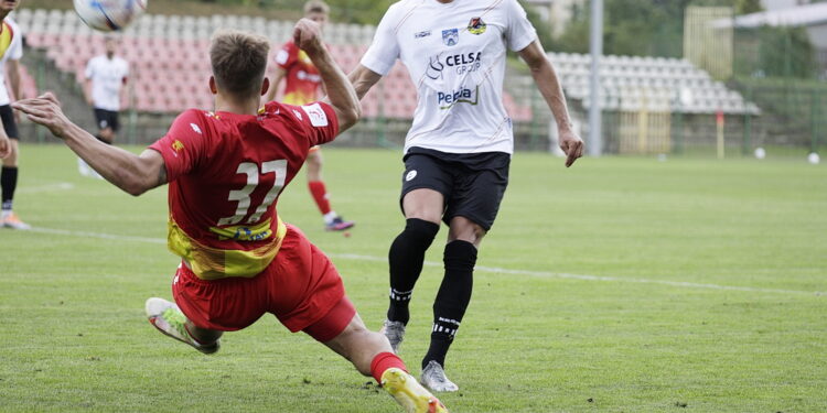 17.08.2022 Kielce. Piłka nożna III liga. Mecz Korona II Kielce - KSZO Ostrowiec / Fot. Jarosław Kubalski - Radio Kielce