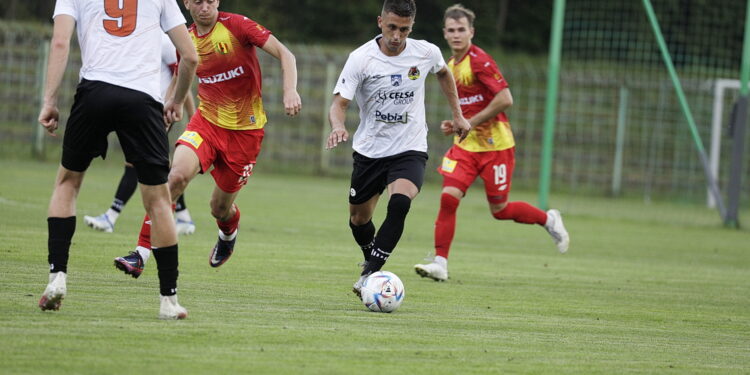 17.08.2022 Kielce. Piłka nożna III liga. Mecz Korona II Kielce - KSZO Ostrowiec / Fot. Jarosław Kubalski - Radio Kielce