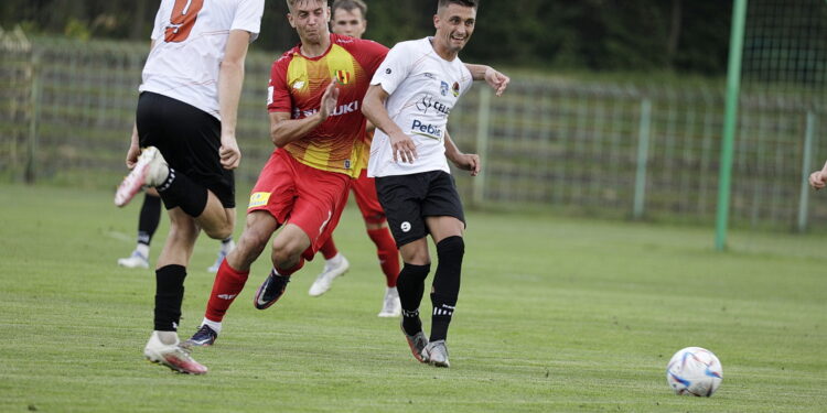 17.08.2022 Kielce. Piłka nożna III liga. Mecz Korona II Kielce - KSZO Ostrowiec / Fot. Jarosław Kubalski - Radio Kielce