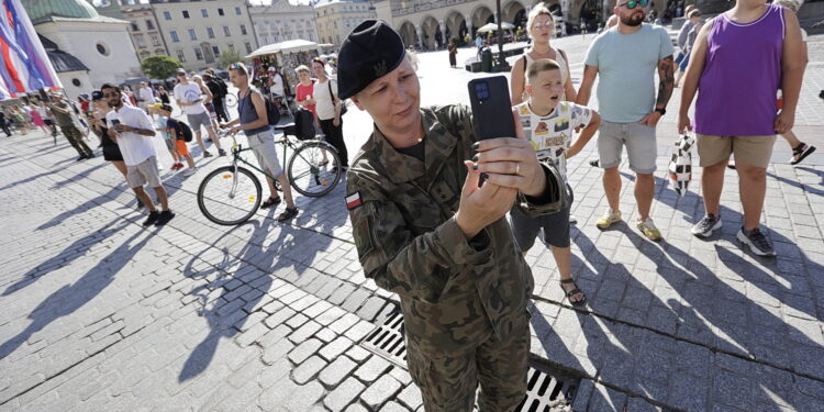 05.08.2022. Kraków. Inauguracja 57. Marszu Szlakiem I Kompanii Kadrowej. Przemarsz na krakowski Rynek i na Wawel / Fot. Jarosław Kubalski - Radio Kielce